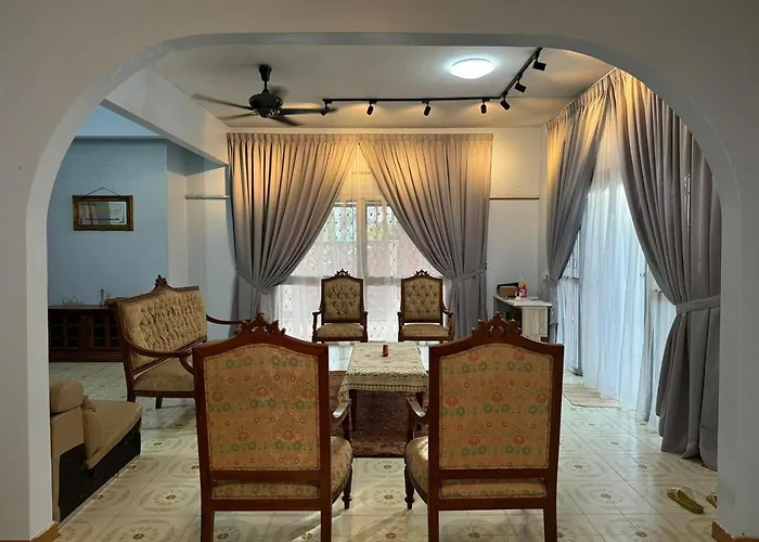 Azak Residence Homestay