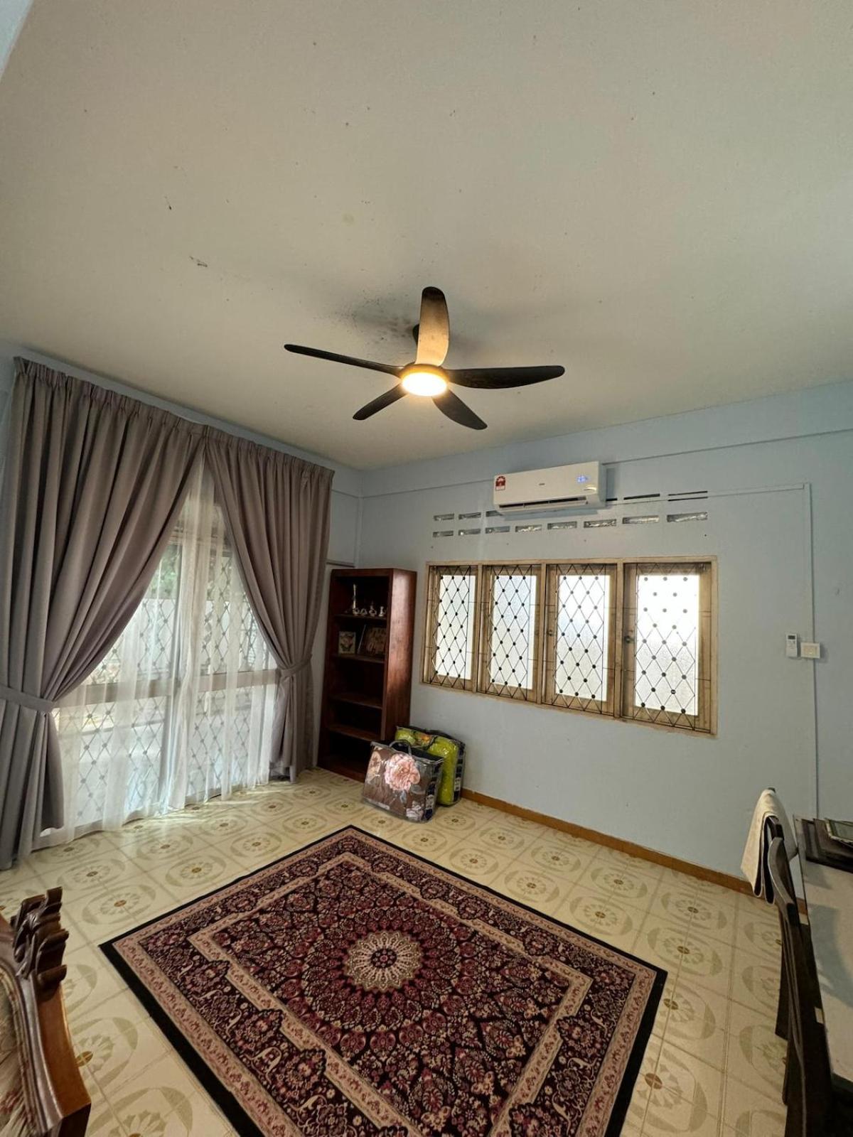 Azak Rumah percutian